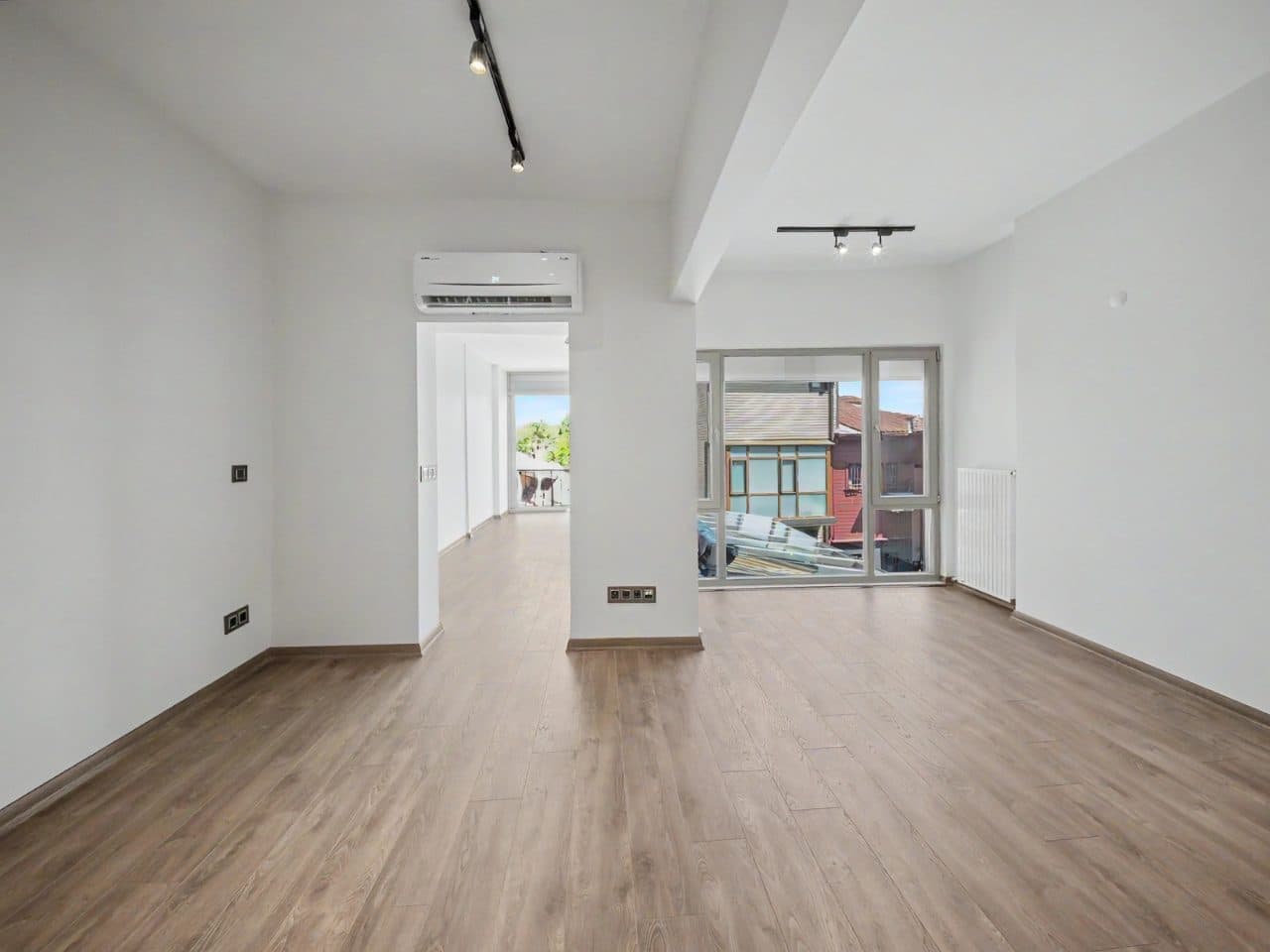 Yeniköy | Full Renöve | Tripleks Villa | For Rent image 4