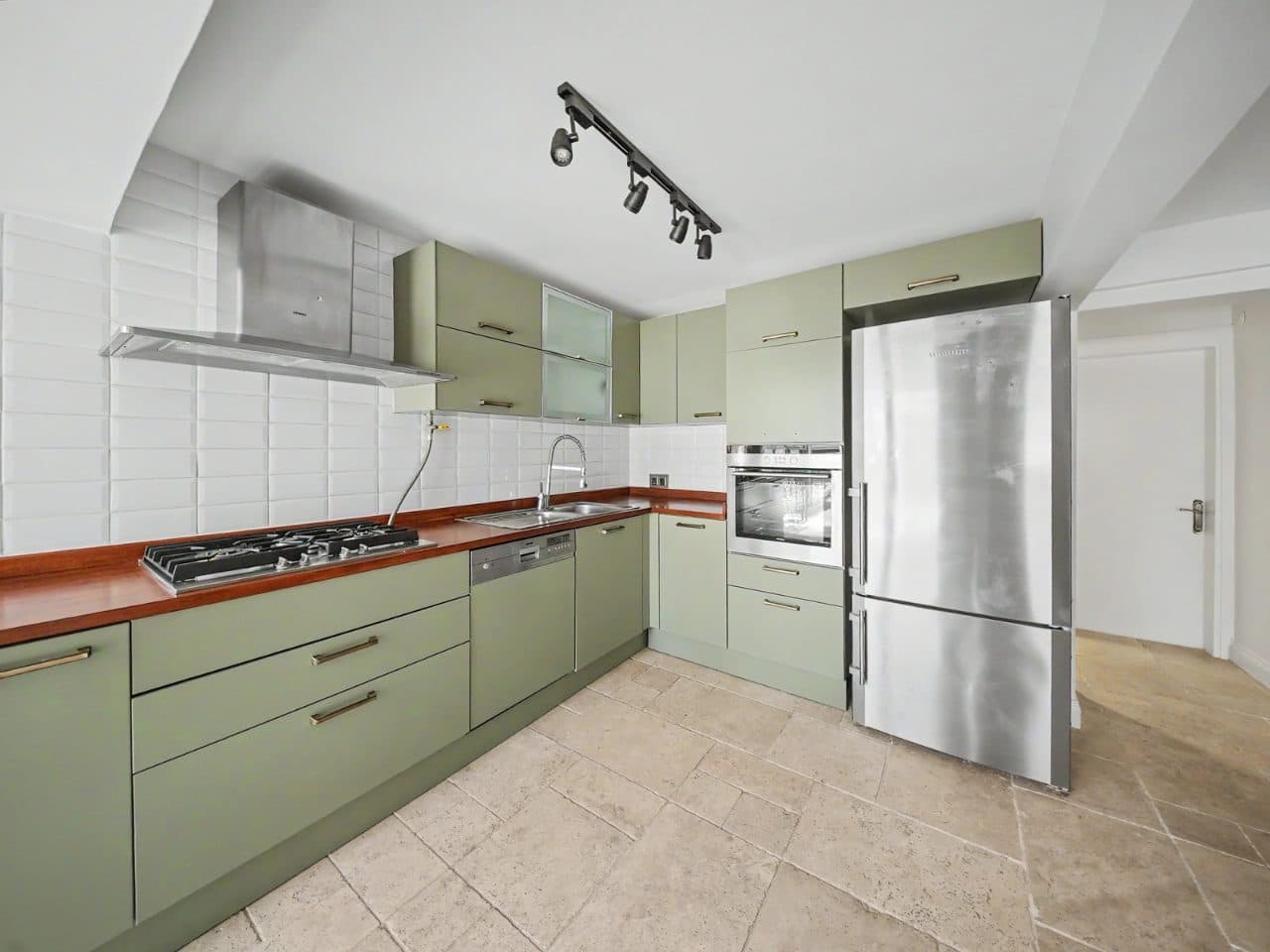 Yeniköy | Full Renöve | Tripleks Villa | For Rent image 6