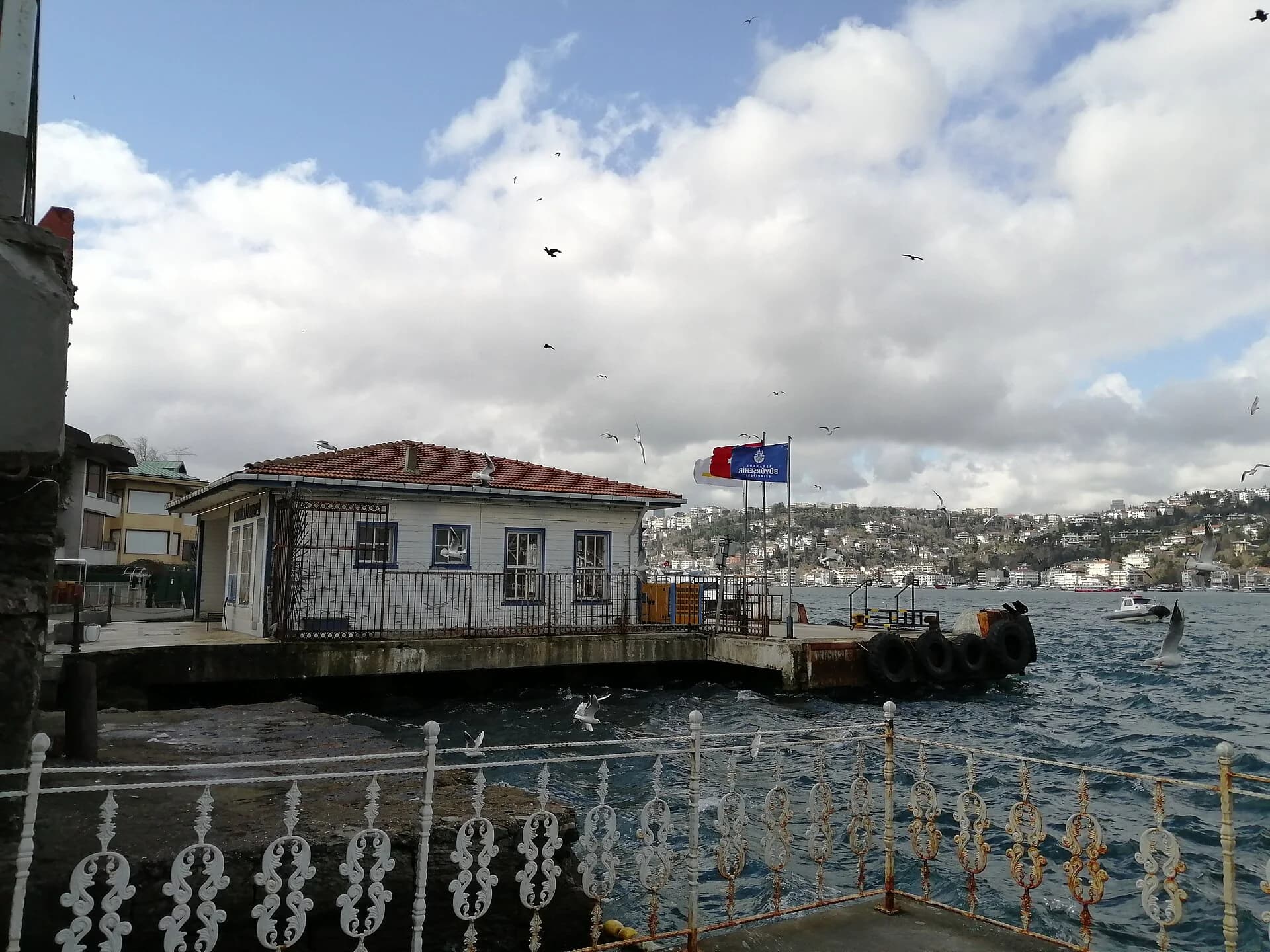 Kandilli'nin düşük yoğunluklu kıyı karakteri.