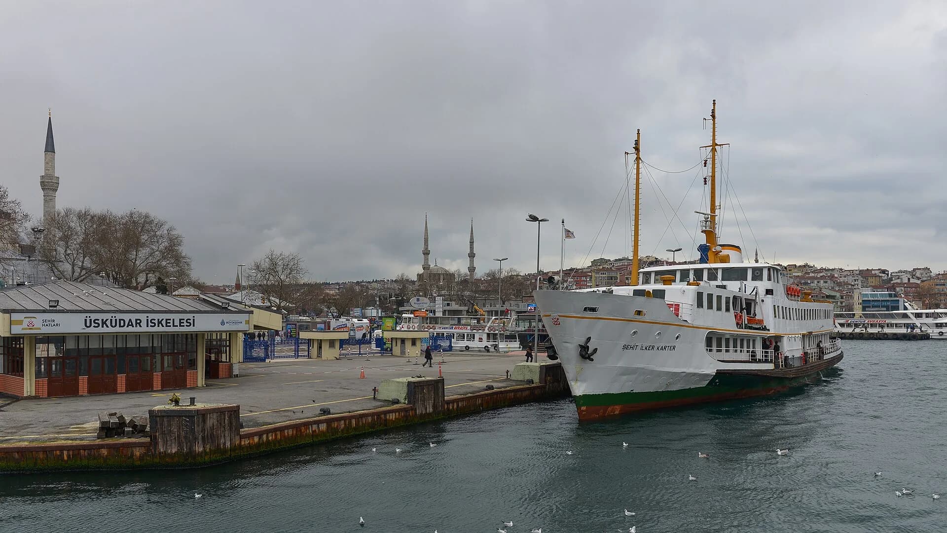 Üsküdar iskelesi ve deniz ulaşımı.
