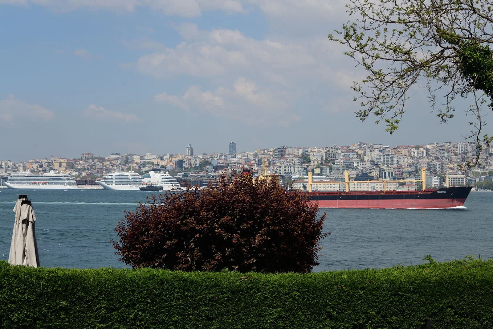 Üsküdar sahilinde günlük şehir ritmi.