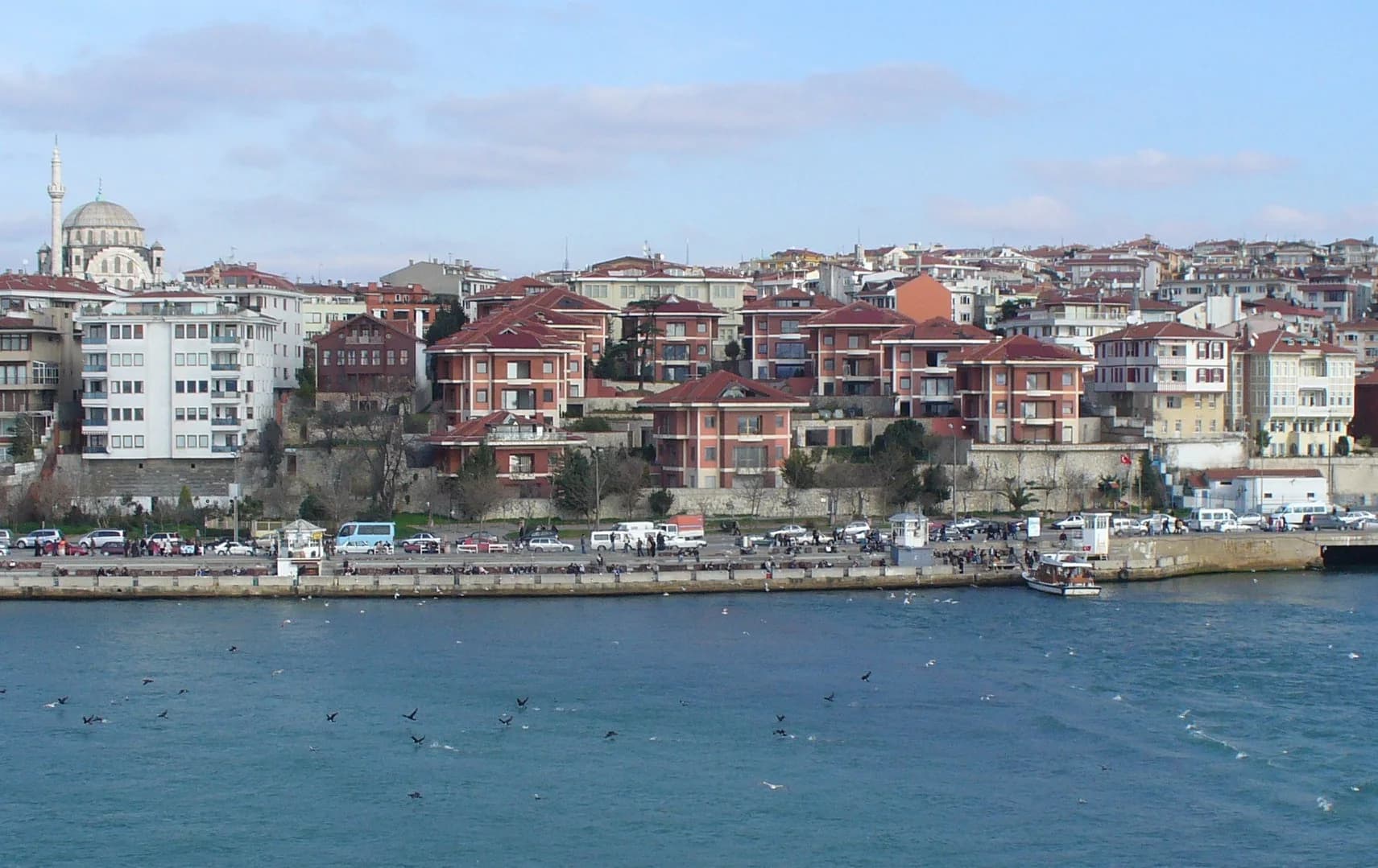 Üsküdar Boğaz hattının kıyı panoraması.