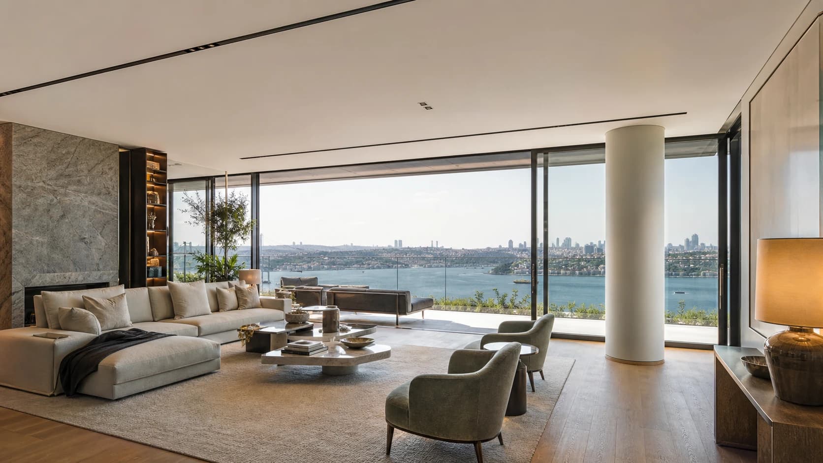 Marmara ve Boğaz ışığı alan premium İstanbul dairesi iç mekanı.