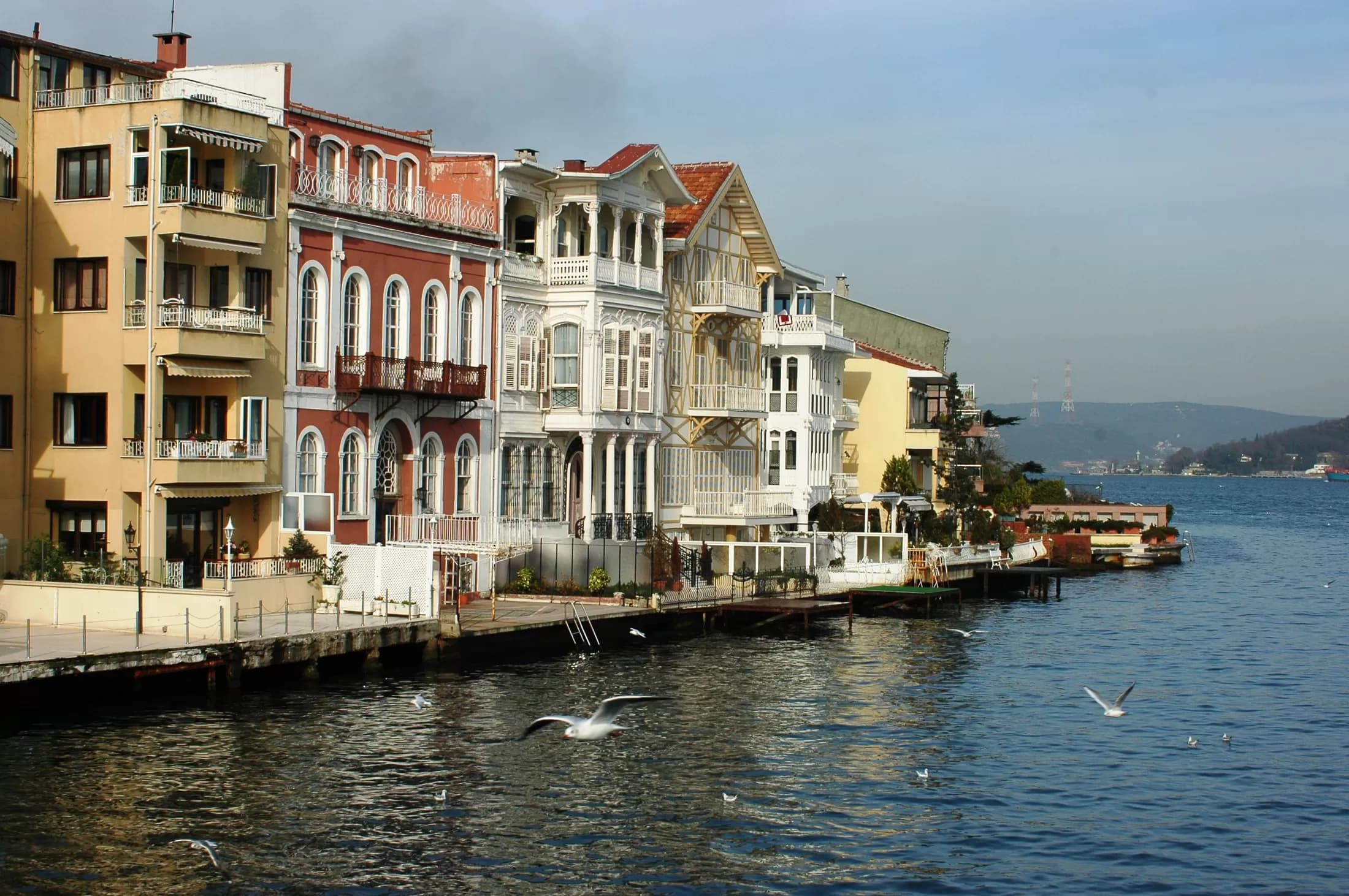 Yenikoy waterfront, Bosphorus shoreline and residential fabric
