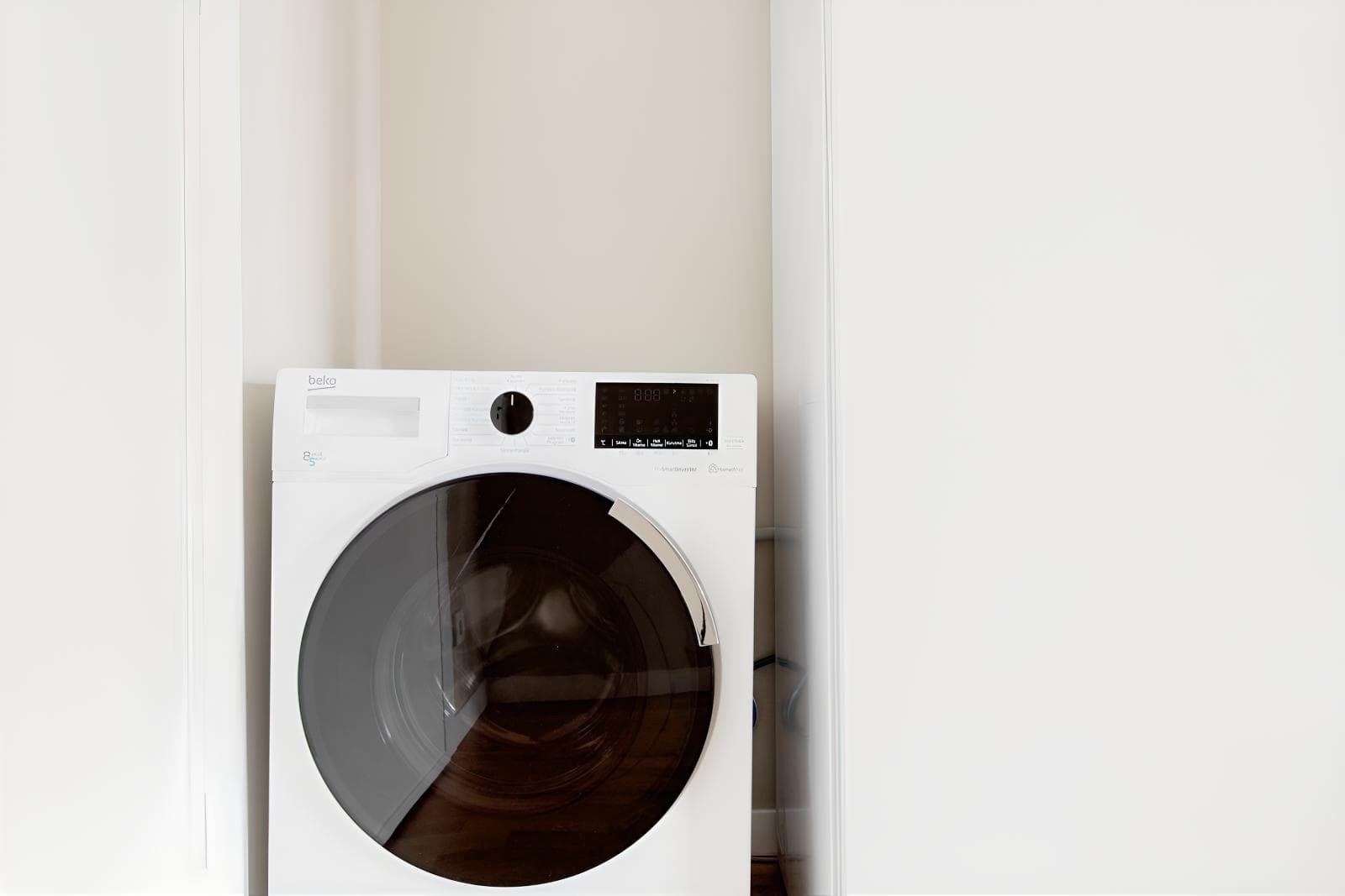 1+1 Apartment for Sale in Merkez Mah., Kağıthane image 2
