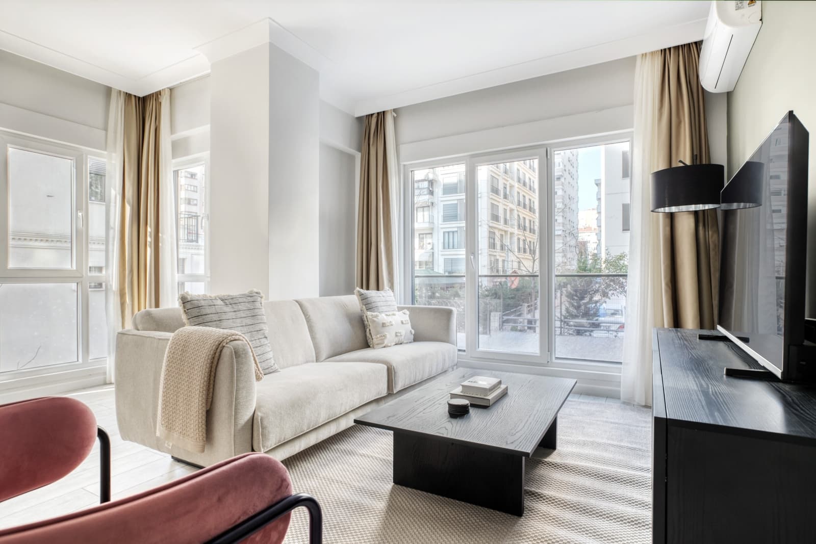 Göztepe 2+1 | Full Eşyalı | Fully Furnished